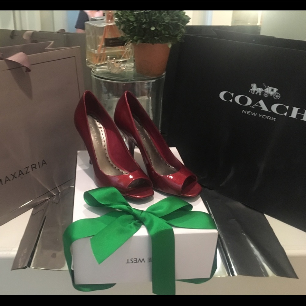 BCBG pump